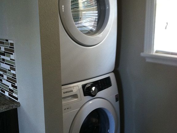 3rd image of 250 E Crescent Ave