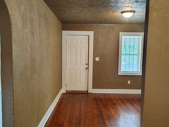 2nd image of 1034 Leland Ave