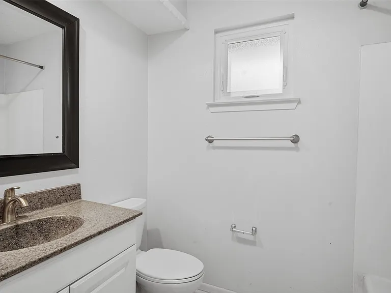 182 Greenleaf Ln — Photo 10
