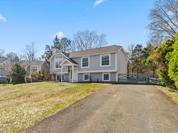 507 Lindsay Ct, Sterling, VA 20164