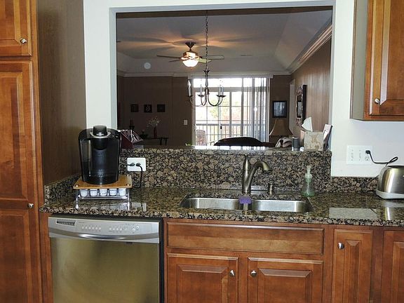 5th image of 8611 Wintergreen Ct Unit 404