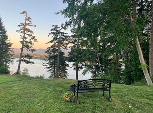 11 Olive Rd, Cathlamet, WA 98612