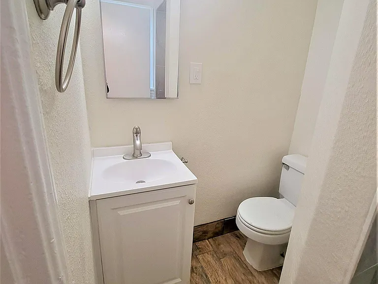 1309 N La Brea Ave #A — Photo 21