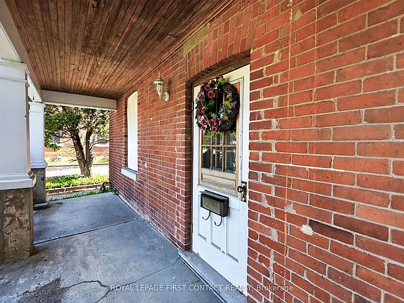 3rd image of 202 Bradford St