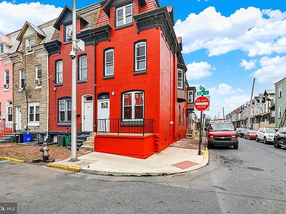 3rd image of 131 Elm St