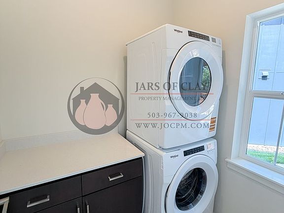 3rd image of 2560 Gilbert St S