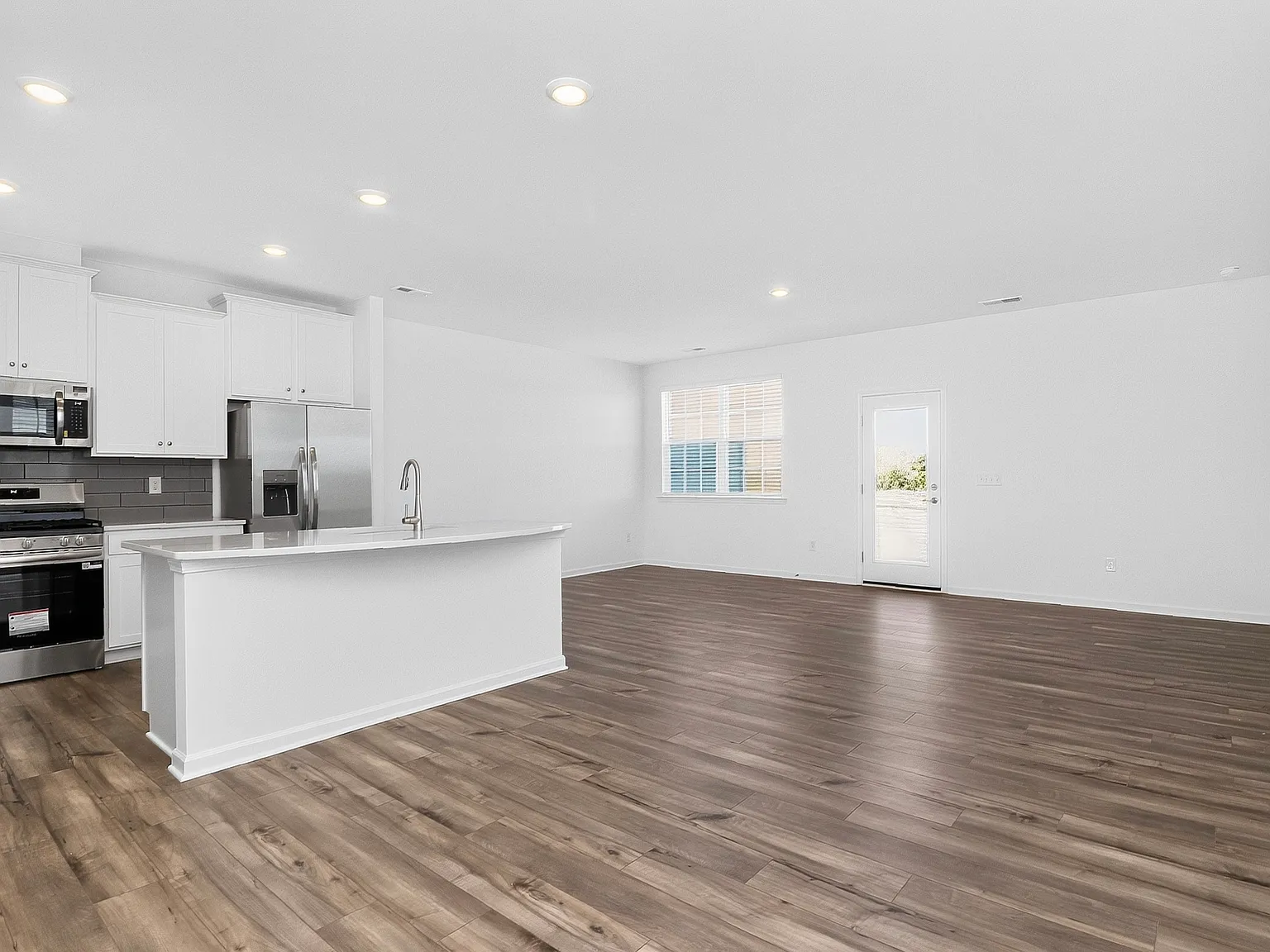3 bed, 1700 sqft, $2,400 — Photo 3