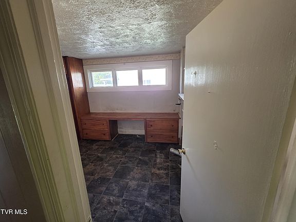 5th image of 8506 Hickory St