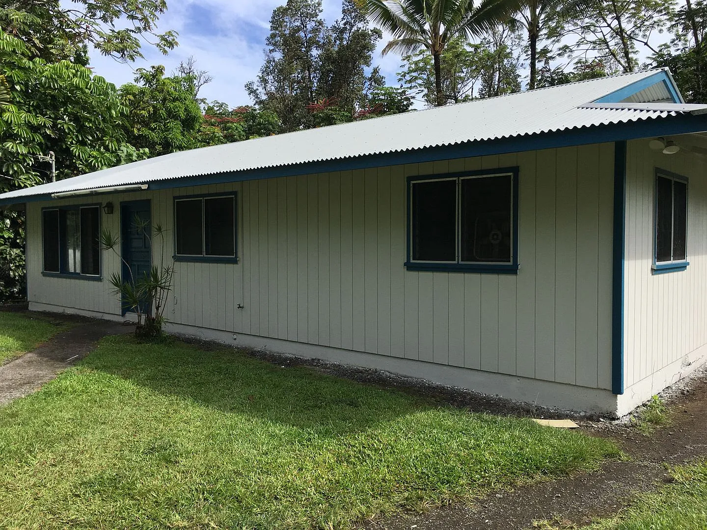 Nice 3BR/1BA Home in Hawaiian Beaches — Photo 2