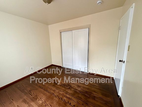 5th image of 1935 Haste St APT 2