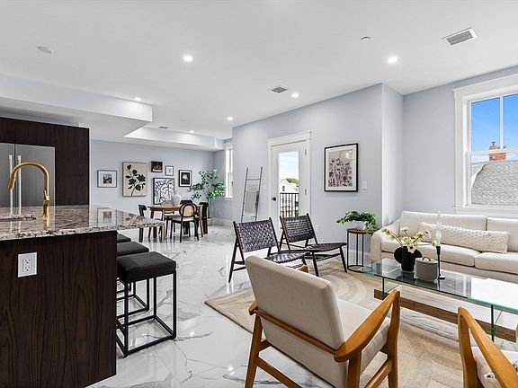2nd image of 32 Pearl St #5