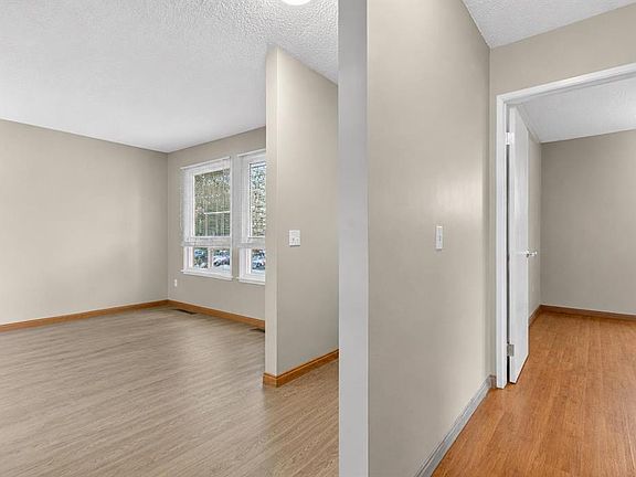 3rd image of 27 SE Bedford Rd NE