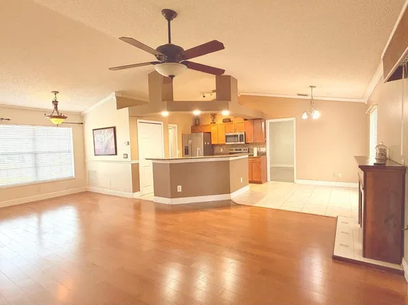 602 SE STREAMLET Avenue, Port St Lucie, FL 34983