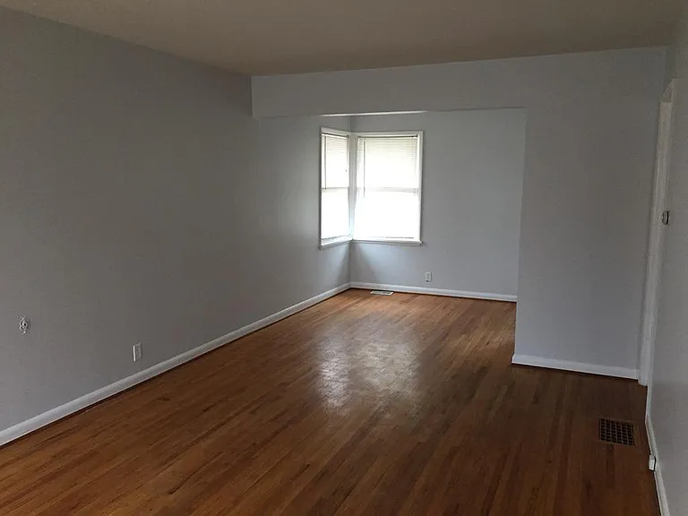 2406 SE 52nd Ave — Photo 3