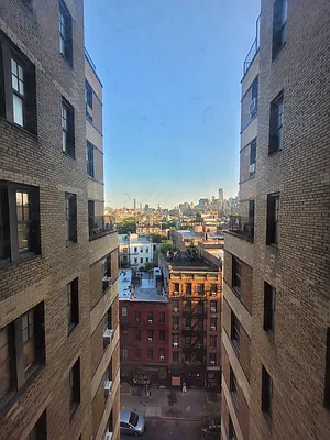 Rented by Manhattan Realty Group | media 4