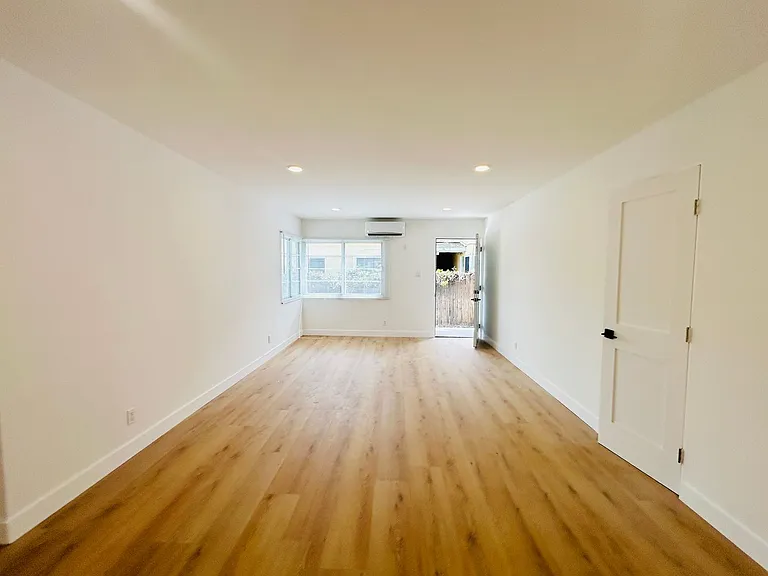 9011 Ramsgate Ave — Photo 5