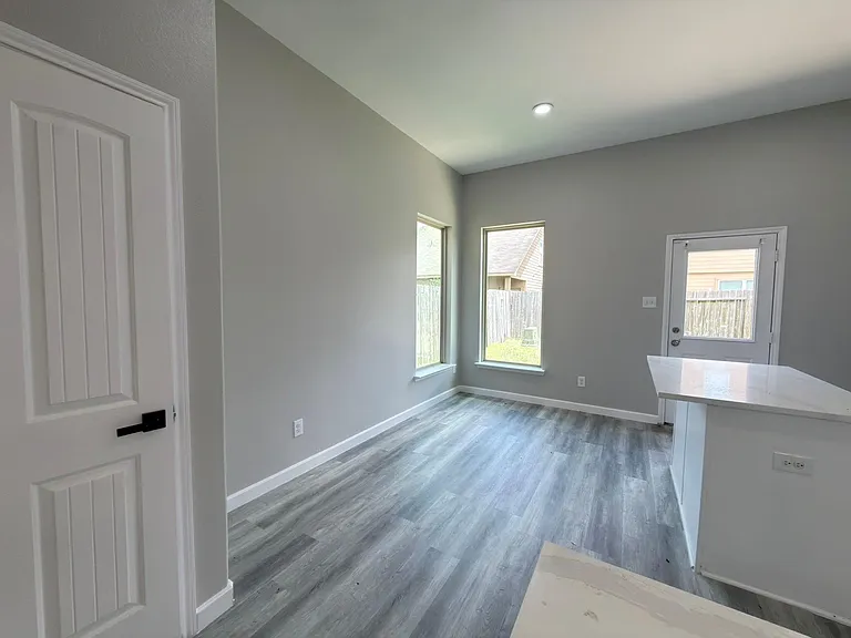 9413 Savannah Holly Dr — Photo 3