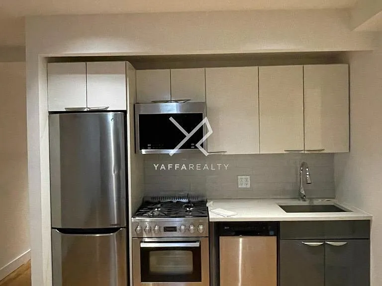 39 E 21st St #2A — Photo 1