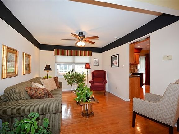 3rd image of 18932 Meadow Creek Dr