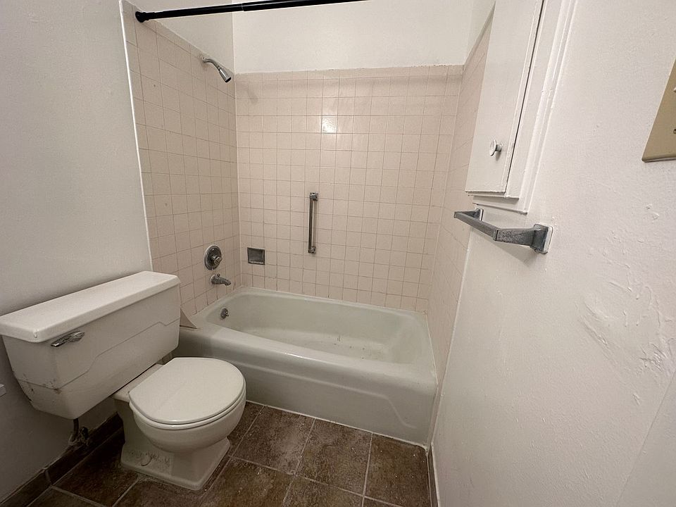1st image of 586 Clarinada Ave APT 21