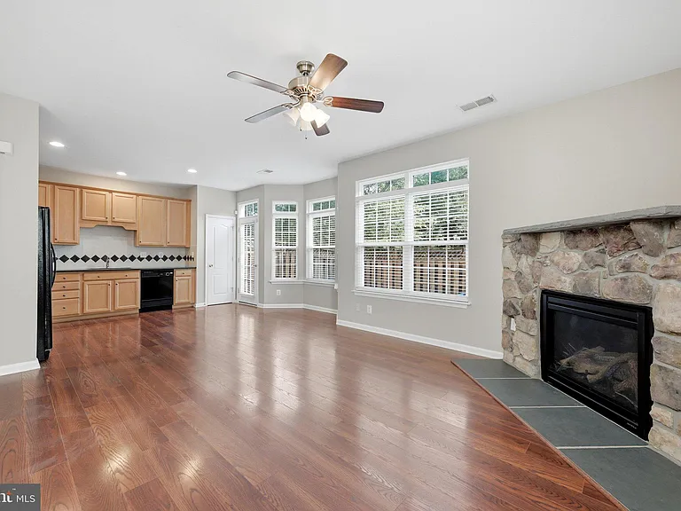 300 Kintyre Ln — Photo 6