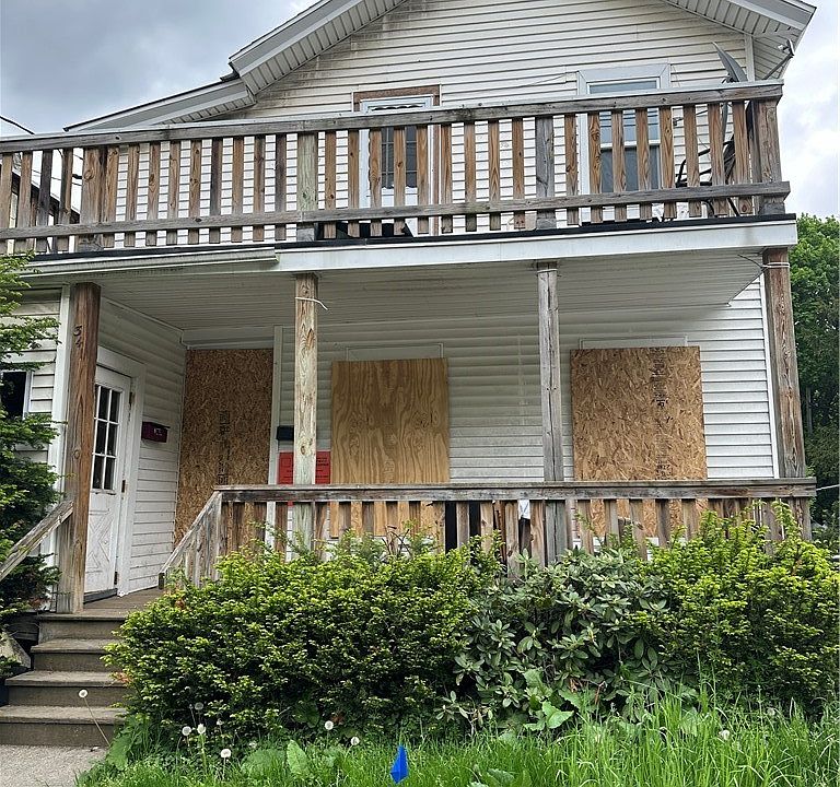 1st image of 341 Foote Ave