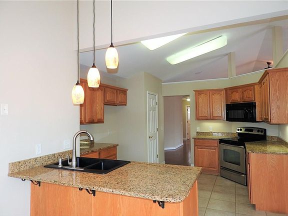3rd image of 36 Dulverton Dr