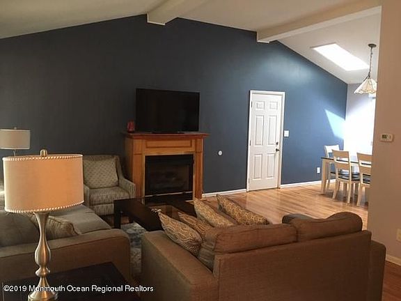 2nd image of 321 S Lincoln Ave
