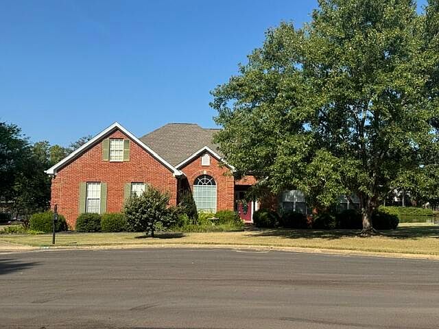 1st image of 129 Lake Ridge Dr