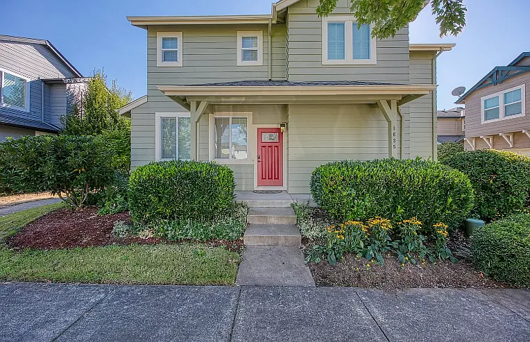 1635 Hamlet Ln — Photo 1