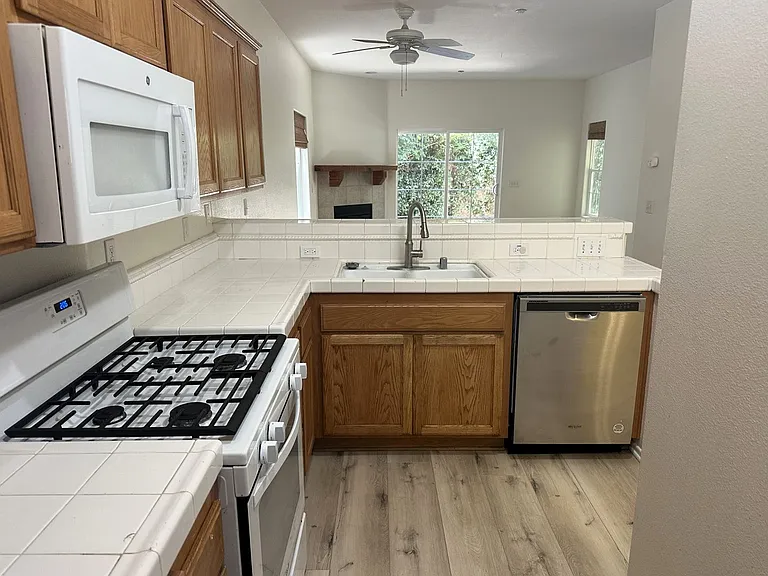 609 Central Ave #1 — Photo 6