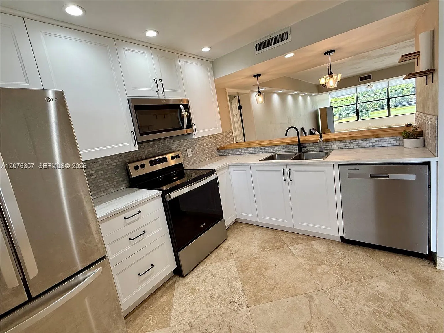 Condo 10 Of Whitehall Con — Photo 3