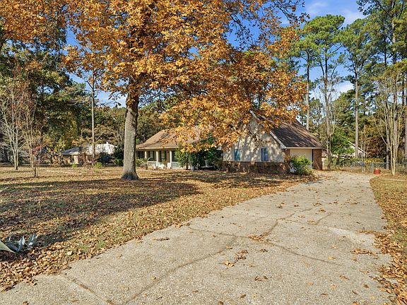 3rd image of 12 Acorn Pl