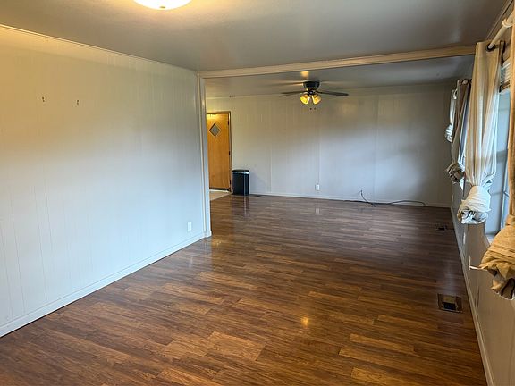 3rd image of 904 NW 11th St