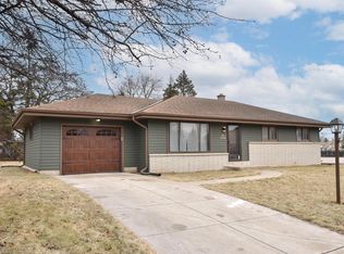 N91W17426 Saint Regis Dr, Menomonee Falls, WI 53051