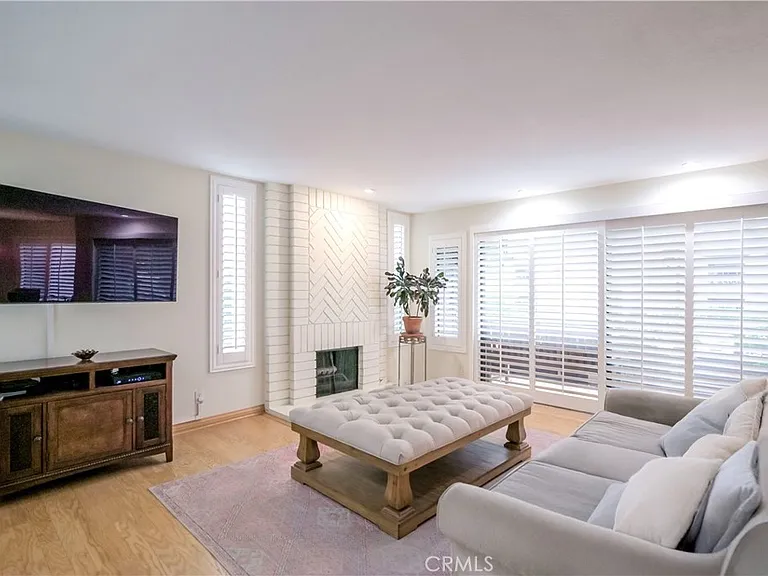 4425 Whitsett Ave — Photo 5