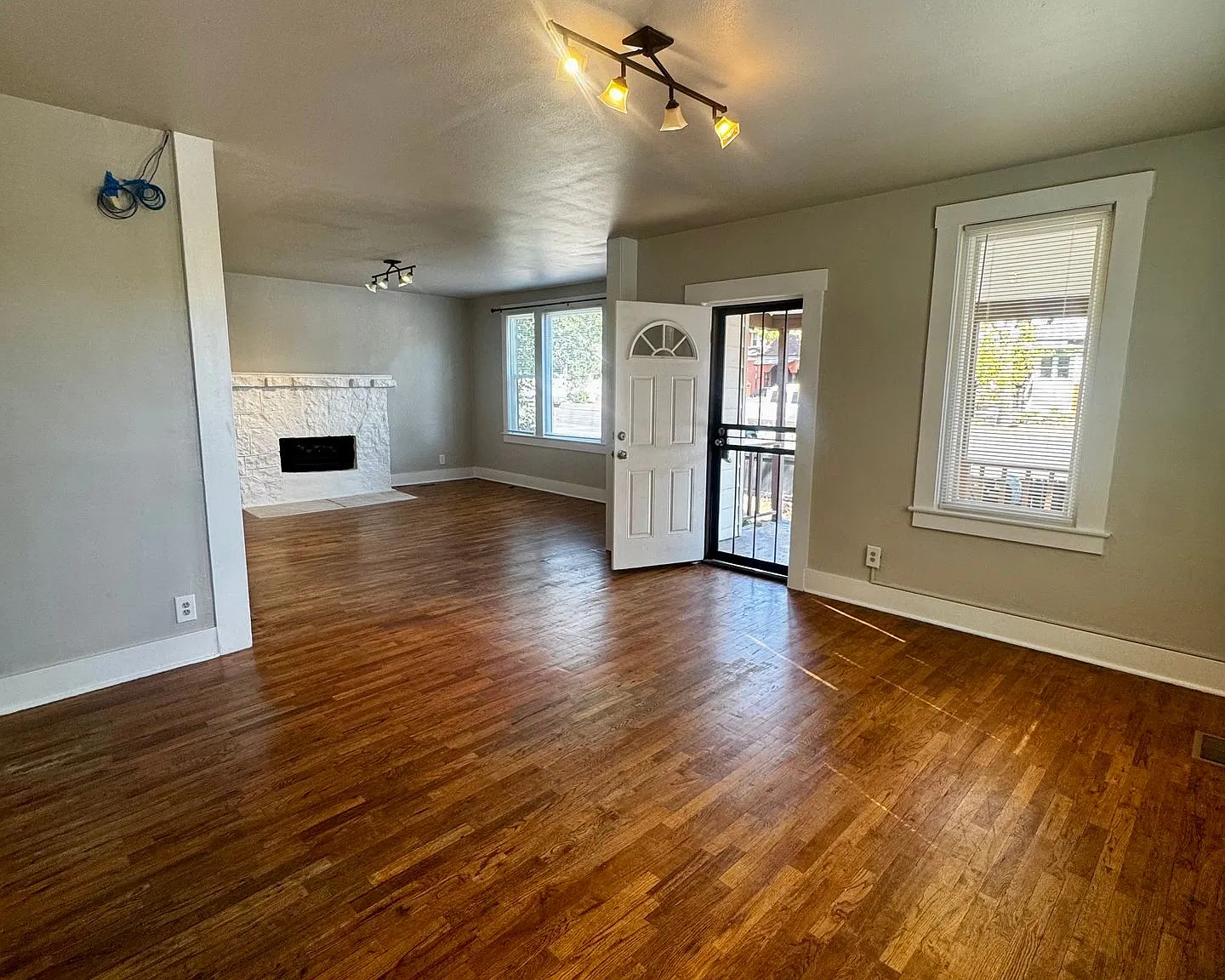 Colorado Ave 2201 — Photo 4