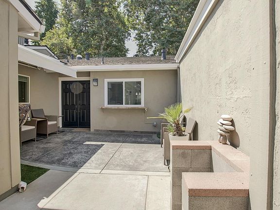 2nd image of 1118 Holly Oak Cir