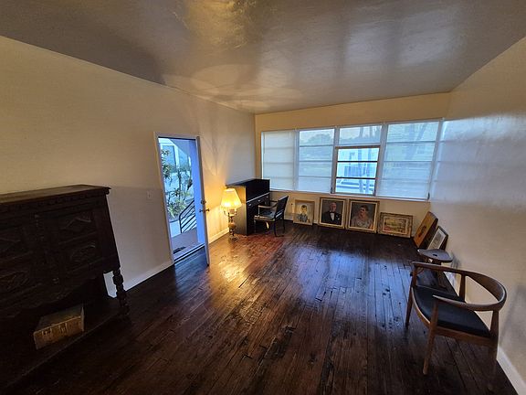 5th image of 31 W 47th Ct #32