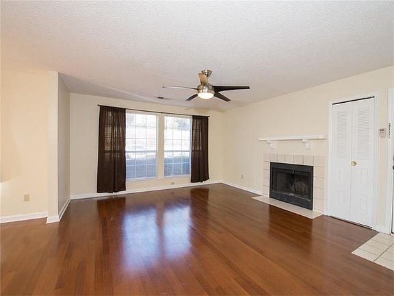 4th image of 1108 Sandy Lane Dr