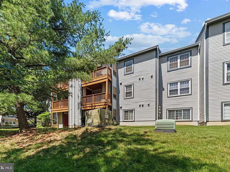 6901 Victoria Dr #I — Photo 28