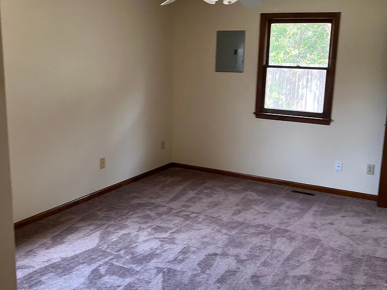 2266 Pineknoll Ter — Photo 6