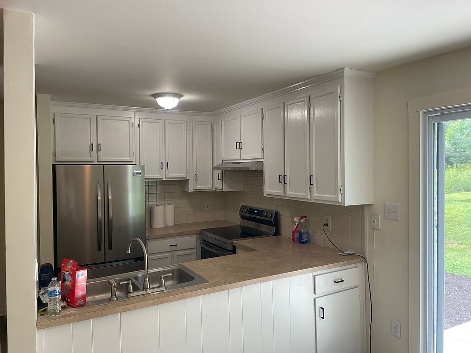 2nd image of 427 Deerfield Ln #B