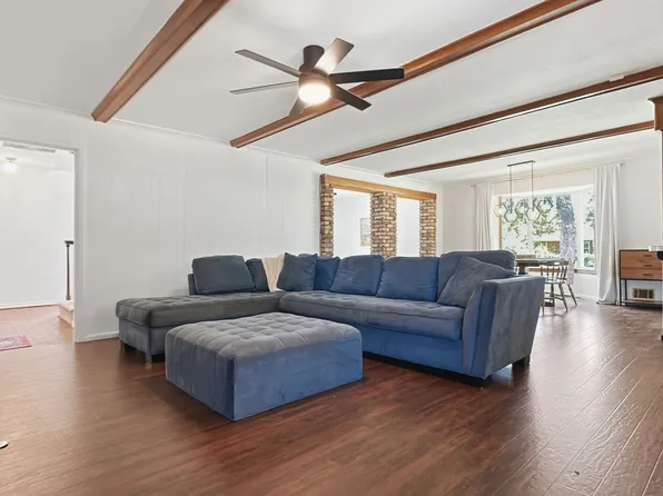 2122 Castleford Ln, Garland, TX 75040