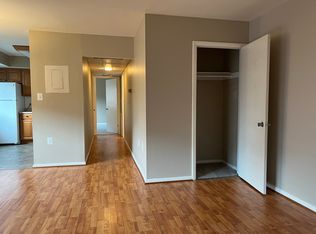 3300 S 28th St APT 401, Alexandria, VA 22302