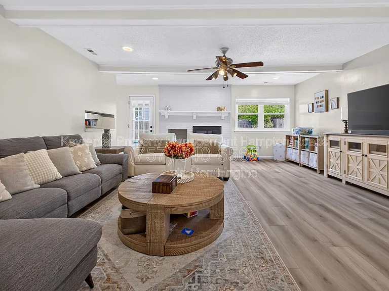 1700 Star Lake Dr — Photo 4