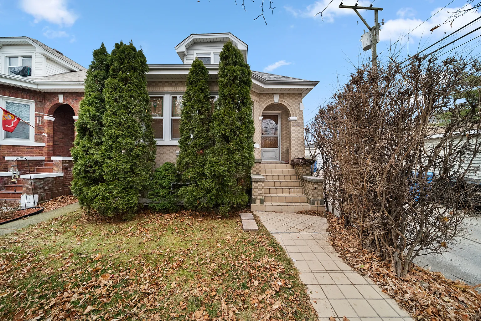 6347 W Henderson St photo 1