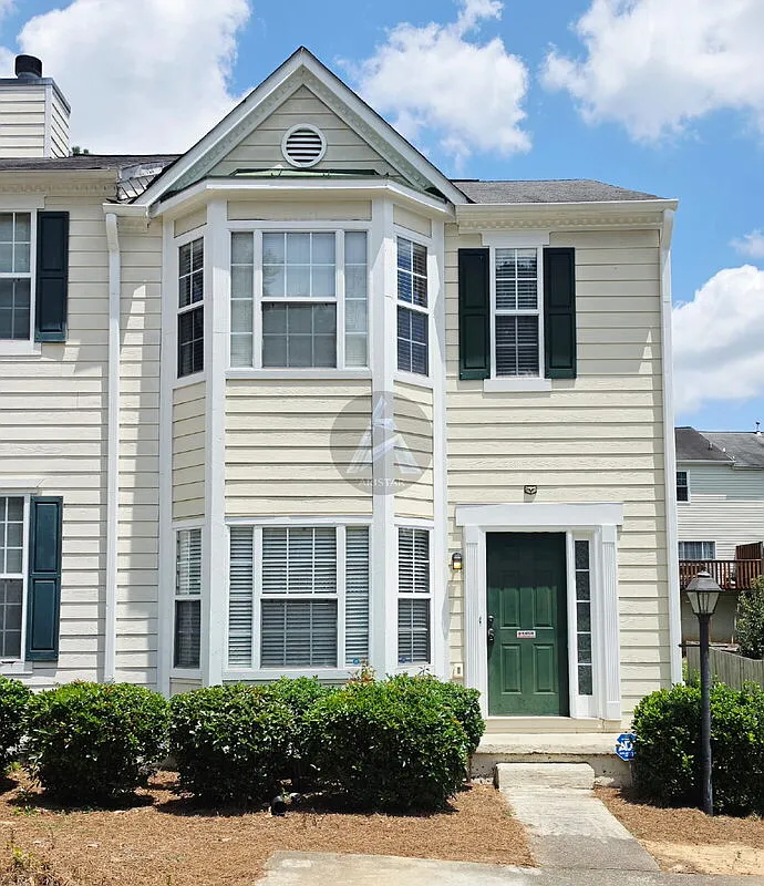 2 bed, 2.5 bath, 3364 sqft, $1,765 — Photo 1