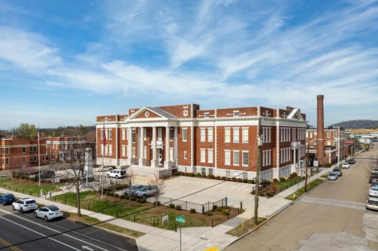 Knox High Apartments — Photo 1