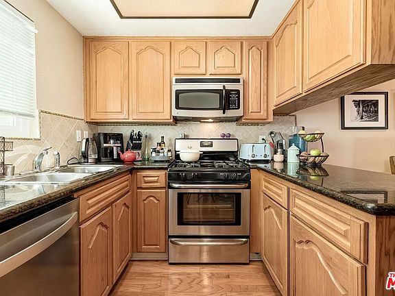 4th image of 14332 Dickens St Unit 17